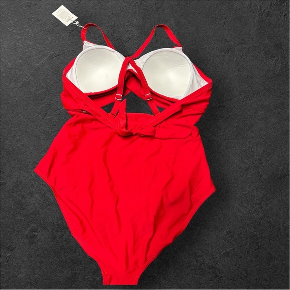 ๐โจ Flirty & Fabulous Criss Cross One-Piece Swimsuit! ๐๏ธ - Picture 8 of 13